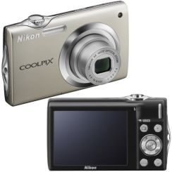 Fotoaparát Nikon CoolPix S3000 stříbrný